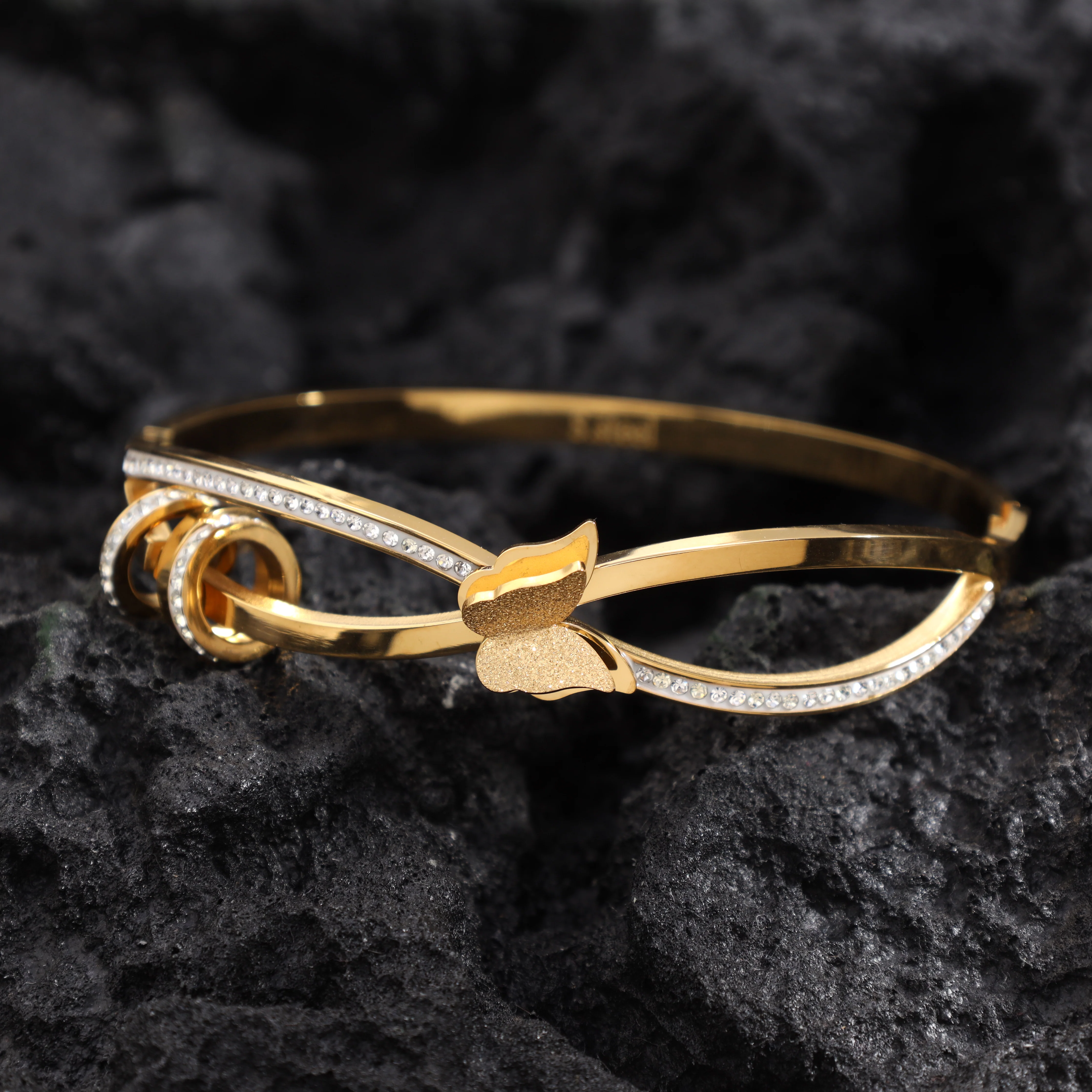 13mm Damen Armreifen Armband Schmetterling aus Edelstahl - Vergoldet - Image 3