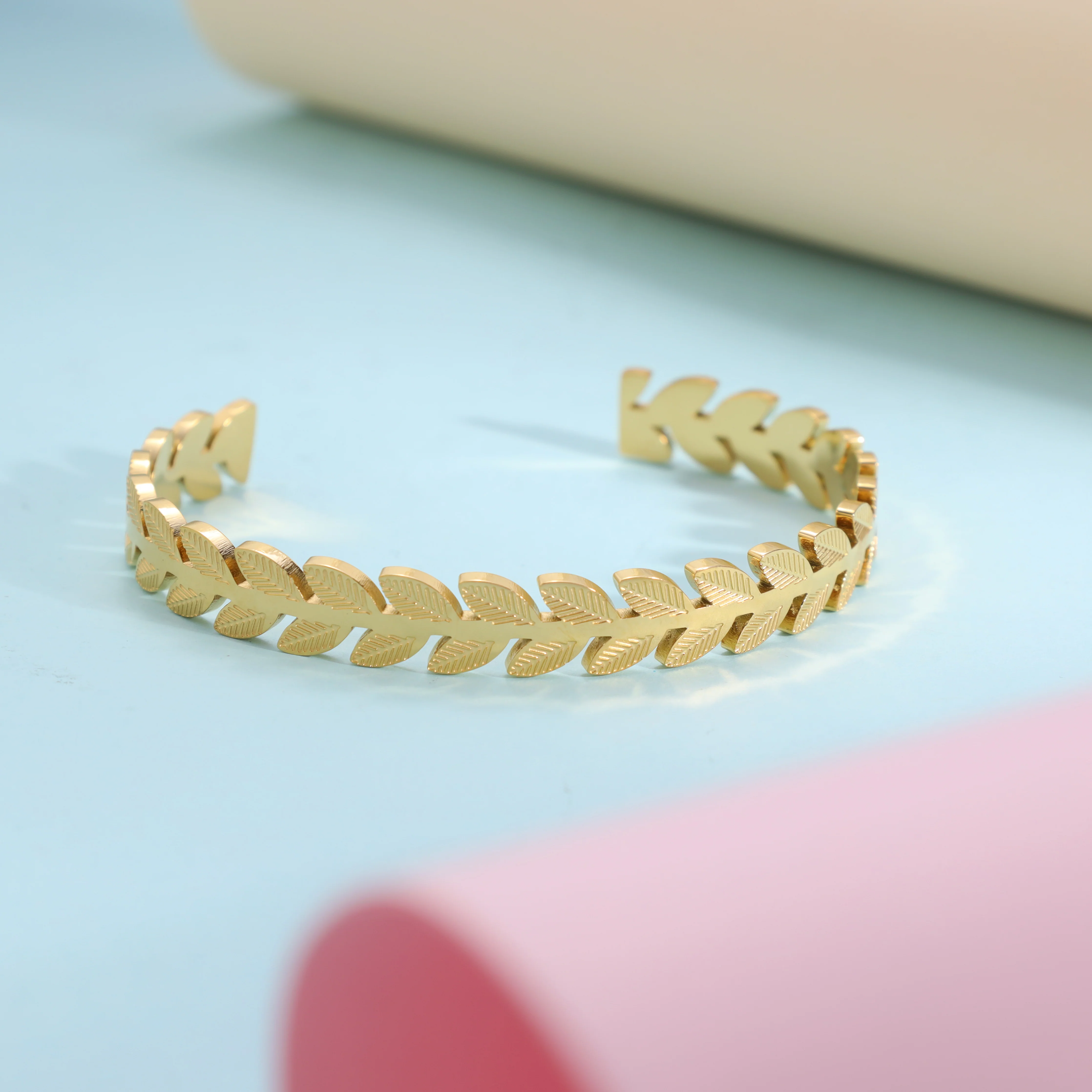 8mm Damen Armreifen Leaves Armband aus Edelstahl - Vergoldet - Image 2