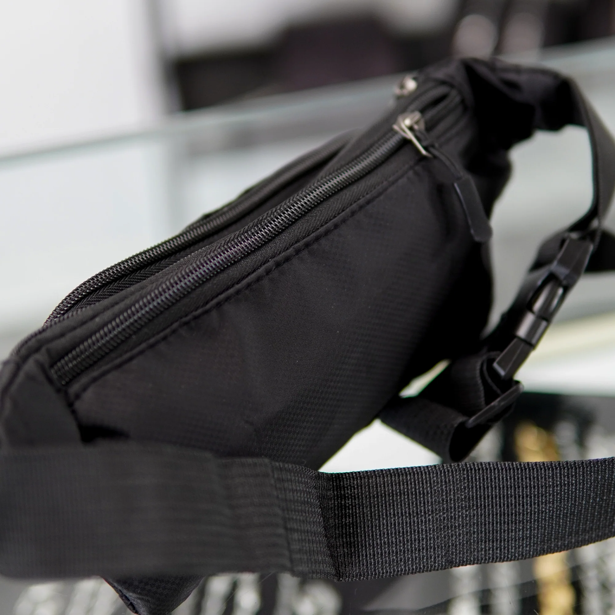 Bauchtasche medium in schwarz mit 4 Fächern crossbody bag Umhängetasche - Image 5