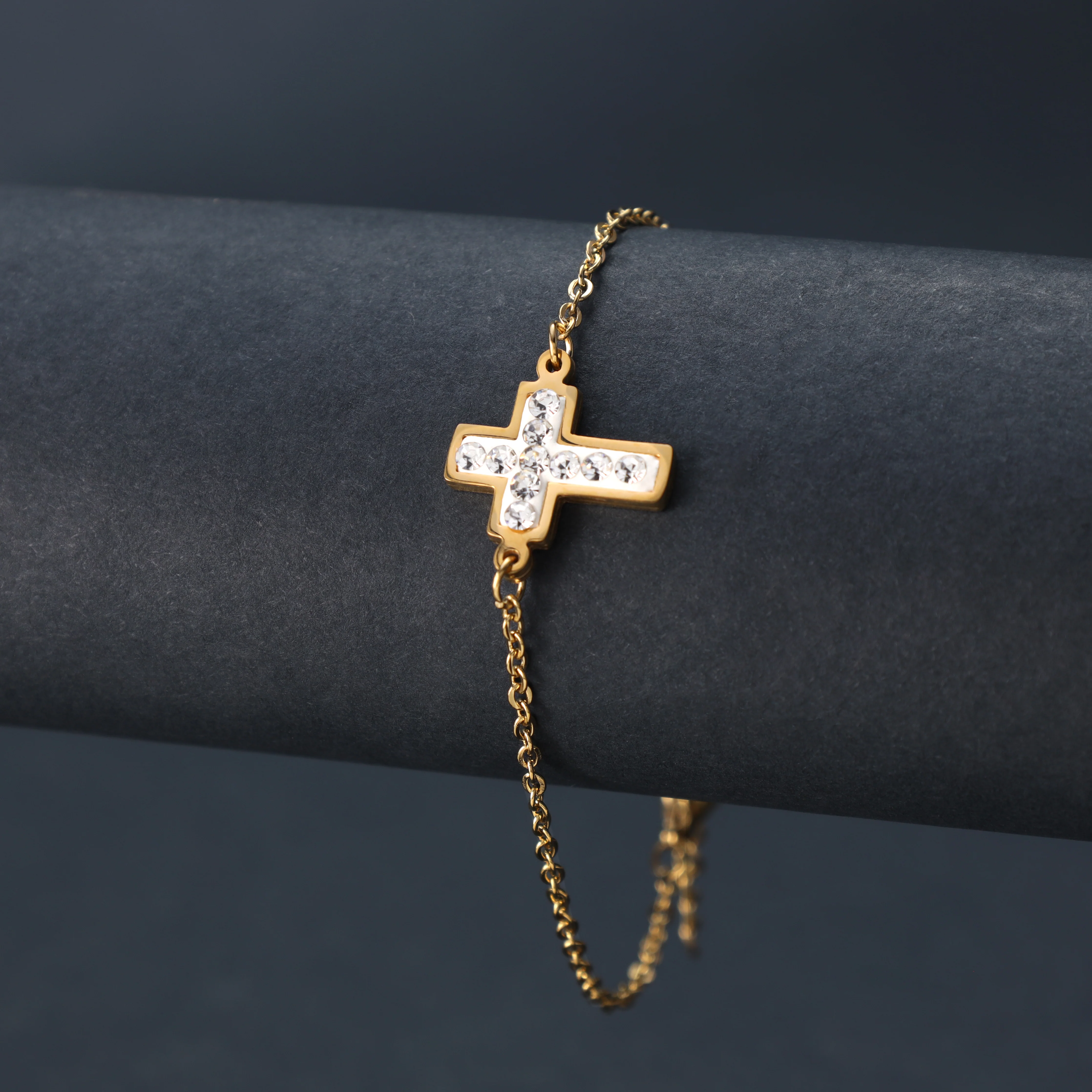 Damen Ankerkette mit Kreuz Armband aus Edelstahl - Vergoldet - Image 3