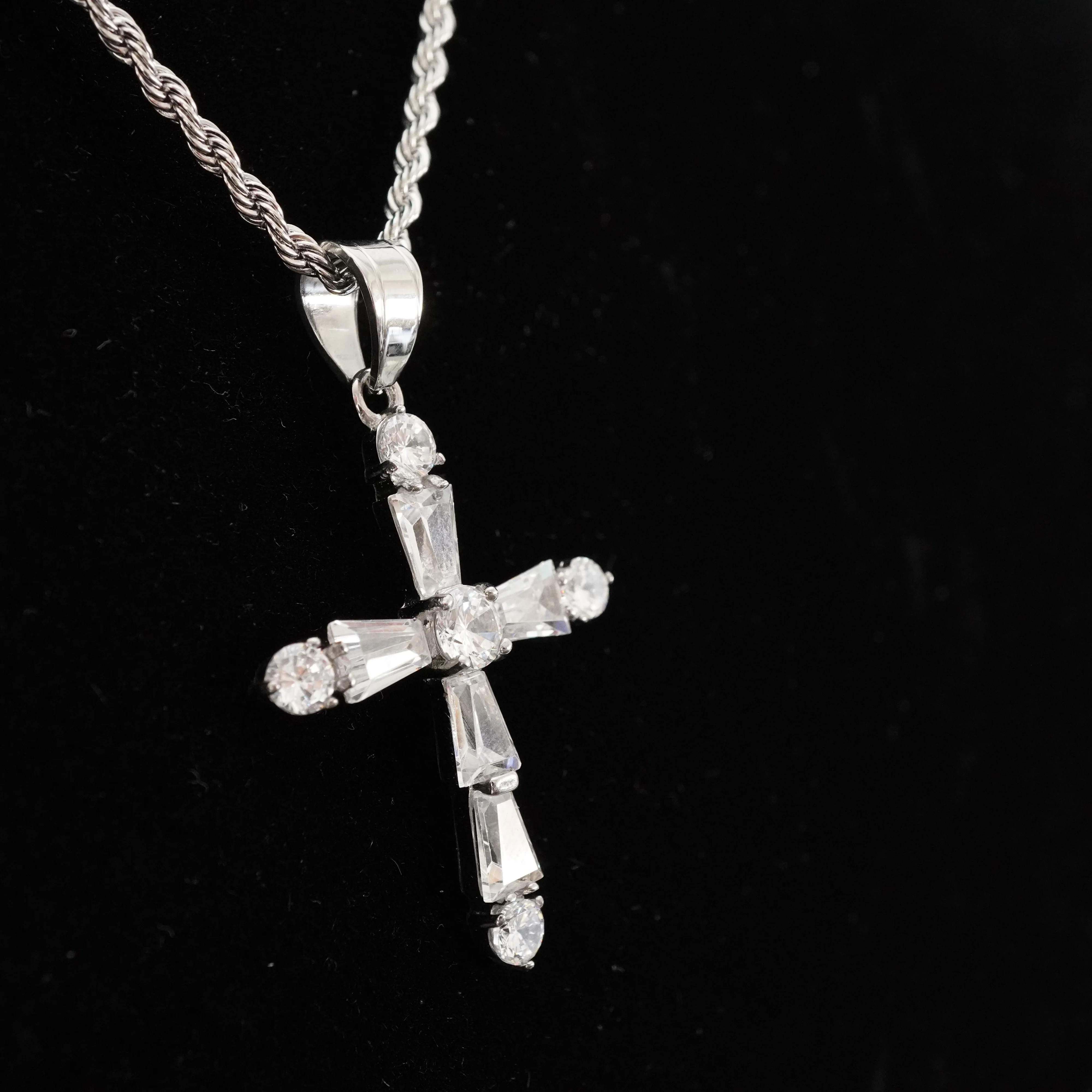 Kreuz Anhänger Iced Out Stil aus Edelstahl - Image 5
