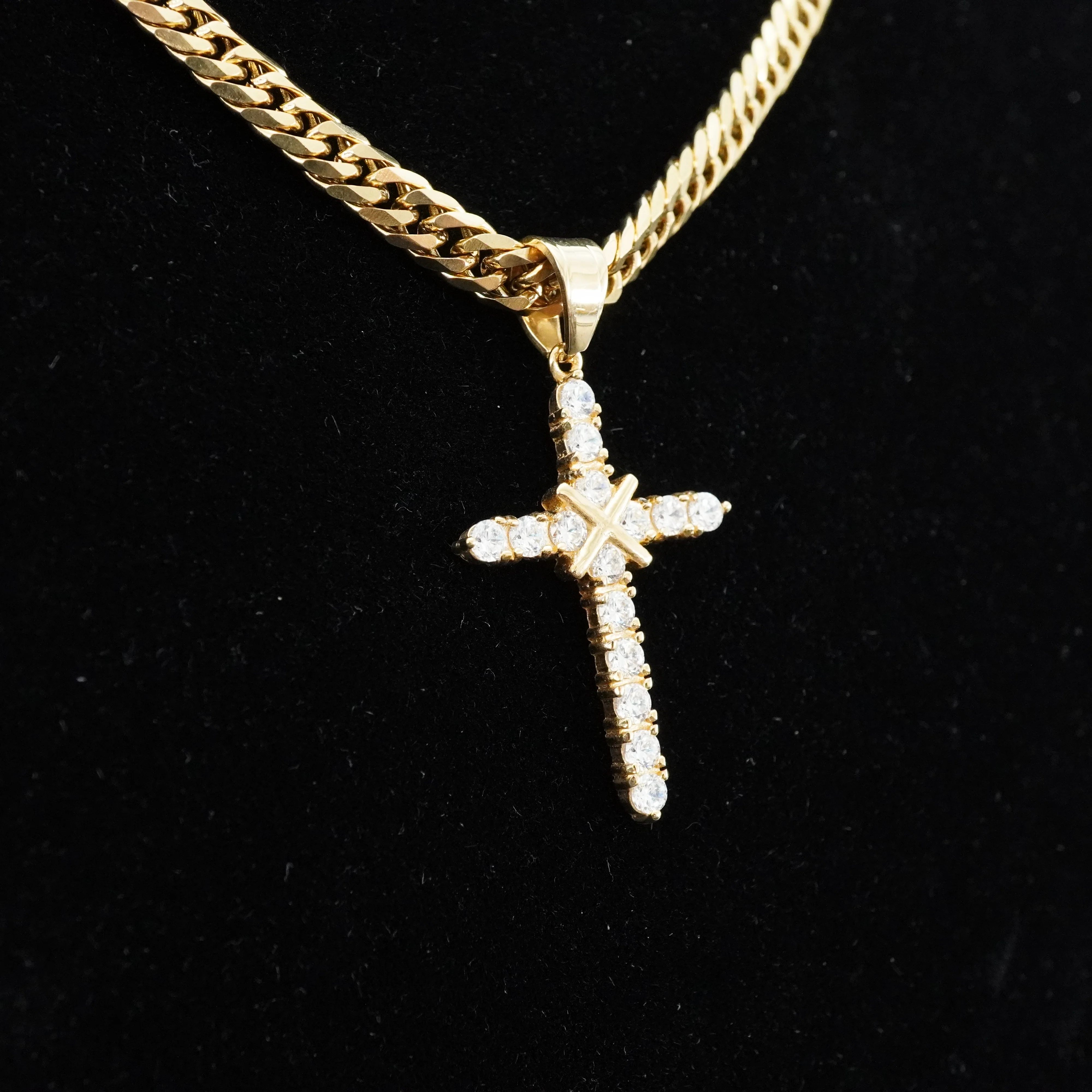 Kreuz Anhänger Iced Out Stil aus Edelstahl vergoldet - Image 5