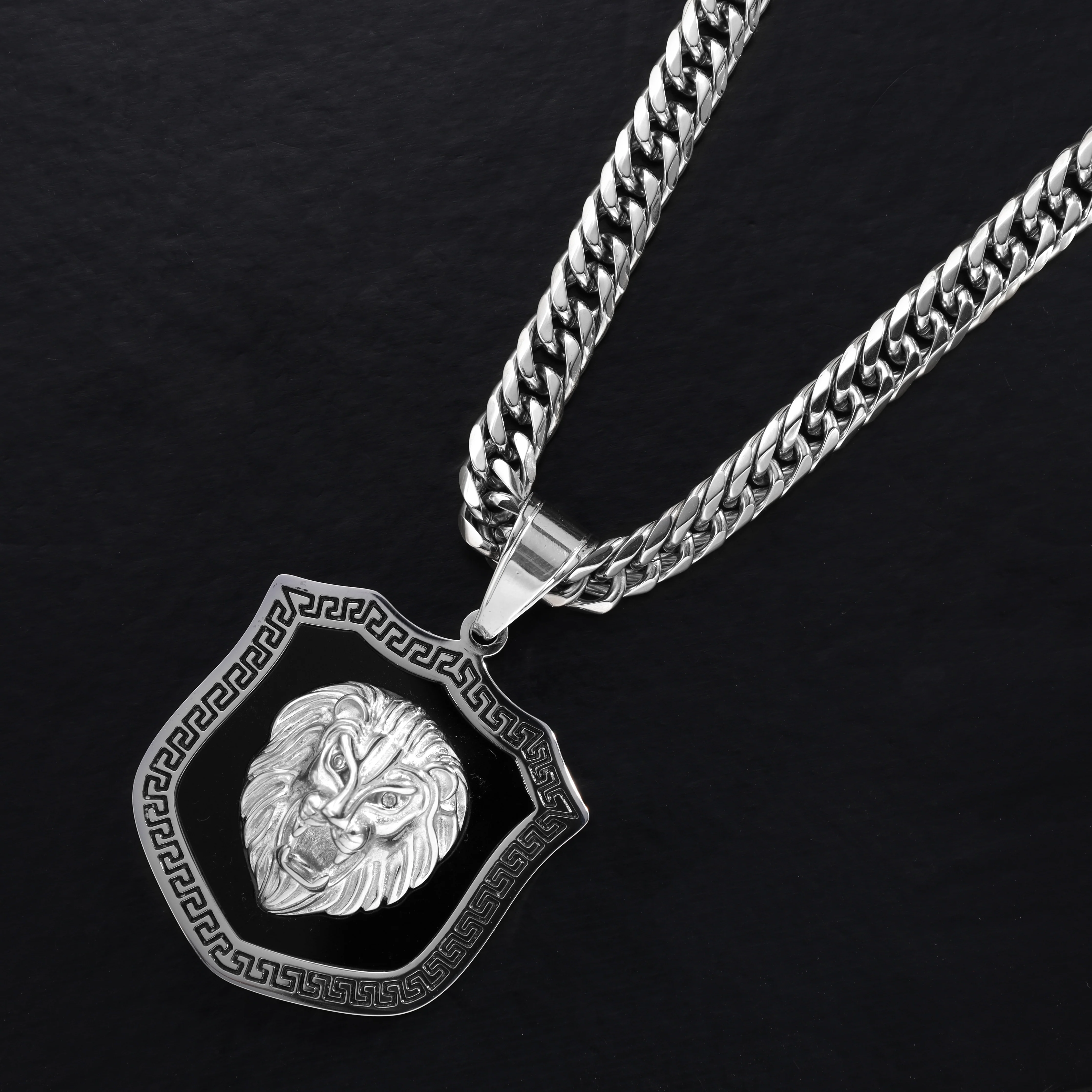 Löwe mit Greek Design Anhänger aus Edelstahl - Image 3