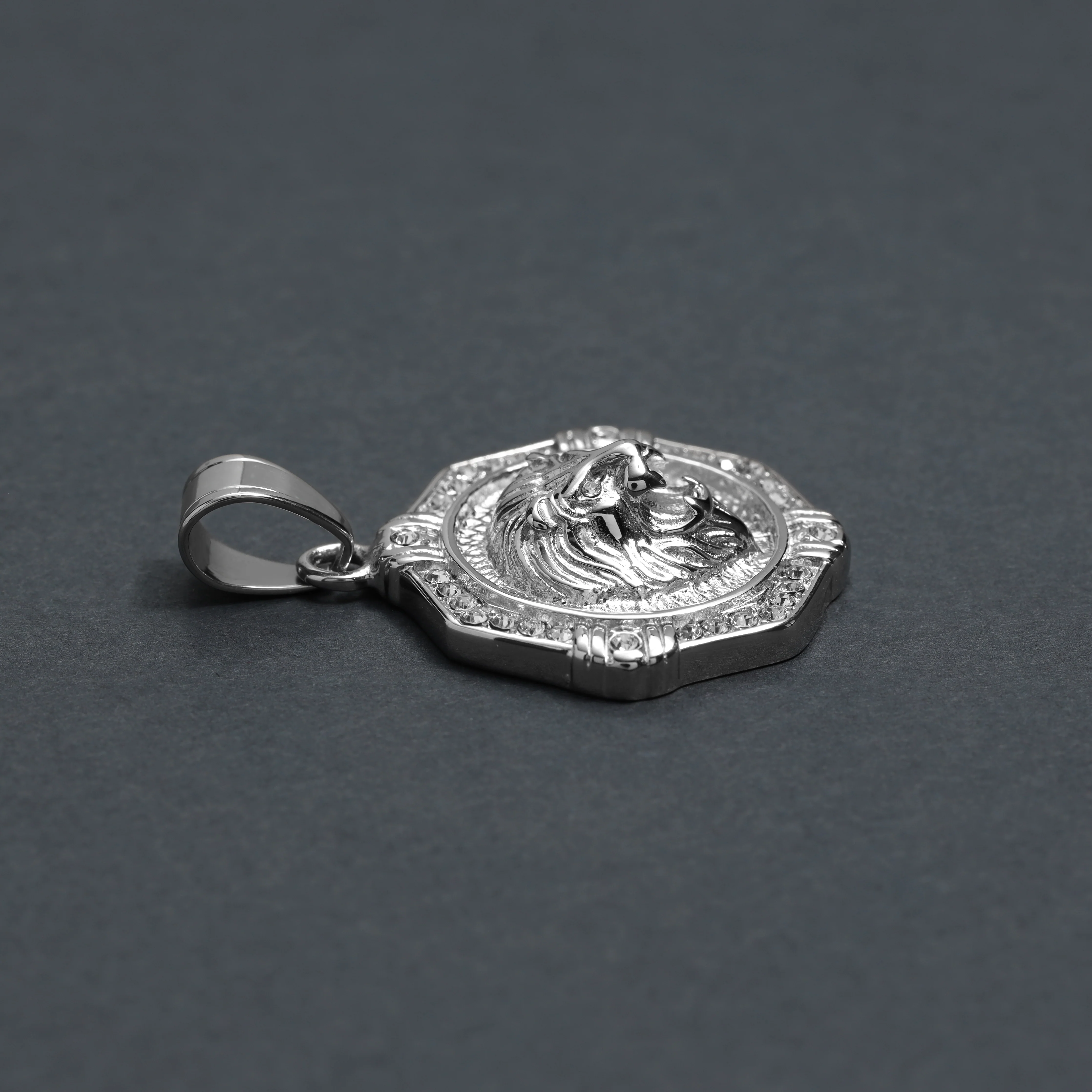 Verschiedene Anhänger aus Edelstahl Iced Out Stil Löwe / Boxhandschuh / Löwe / AK47 / Pistole - Image 3