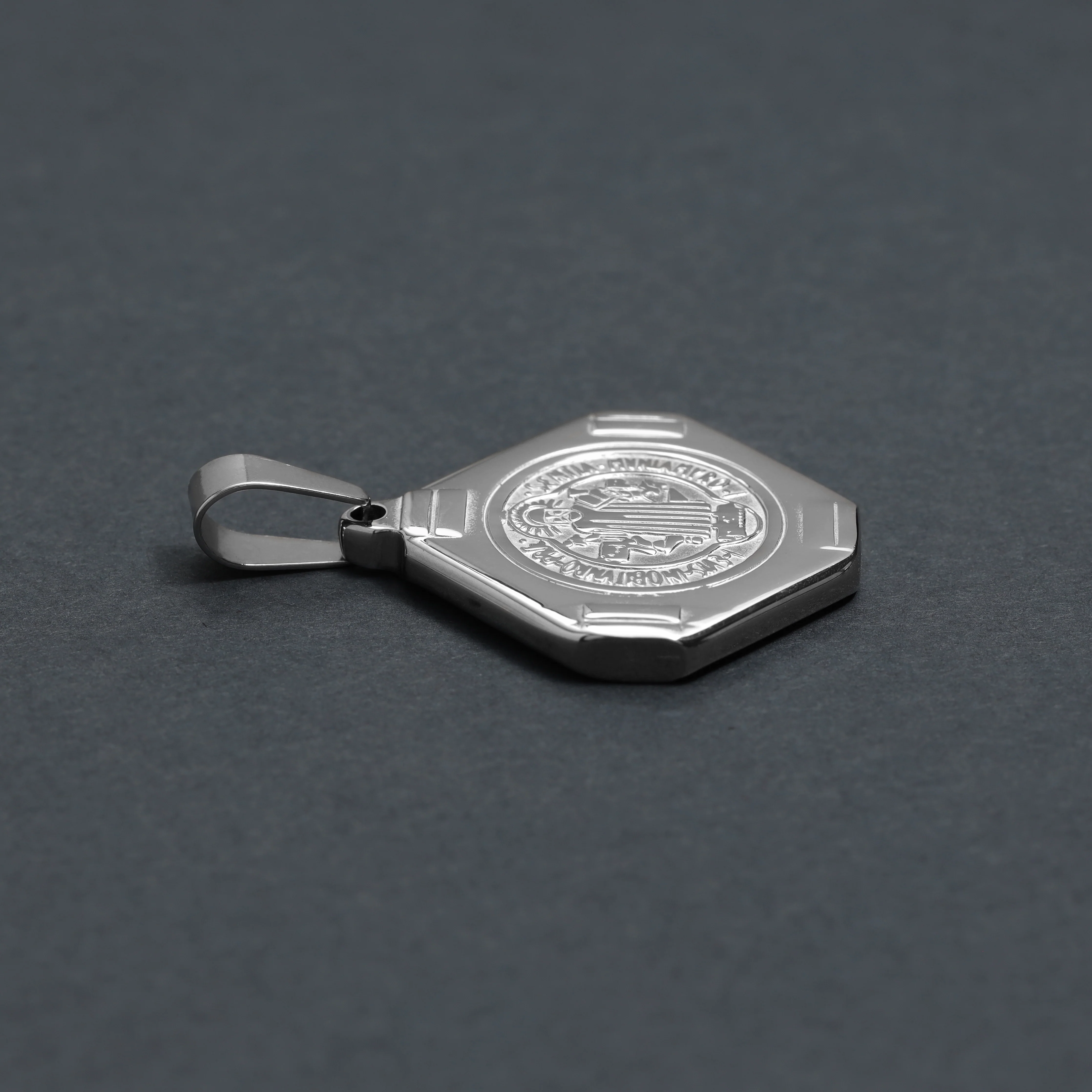 Verschiedene Anhänger aus Edelstahl Kreuz Medaillon / Flügel Dog Tag  / Kompass /  Kreuz Medaillon Wappen / Africa - Image 3
